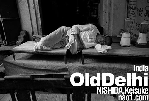 オールドデリー1973　商人の昼寝　撮影　西田圭介