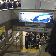 台風の影響で入場制限中の上野駅