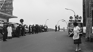 The BEATLES　Beatles in Budokan. ビートルズ　初来日　1966年6月29日 日本武道館　ピンクのキャデラック　撮影/西田圭介　©NISHIDA Keisuke